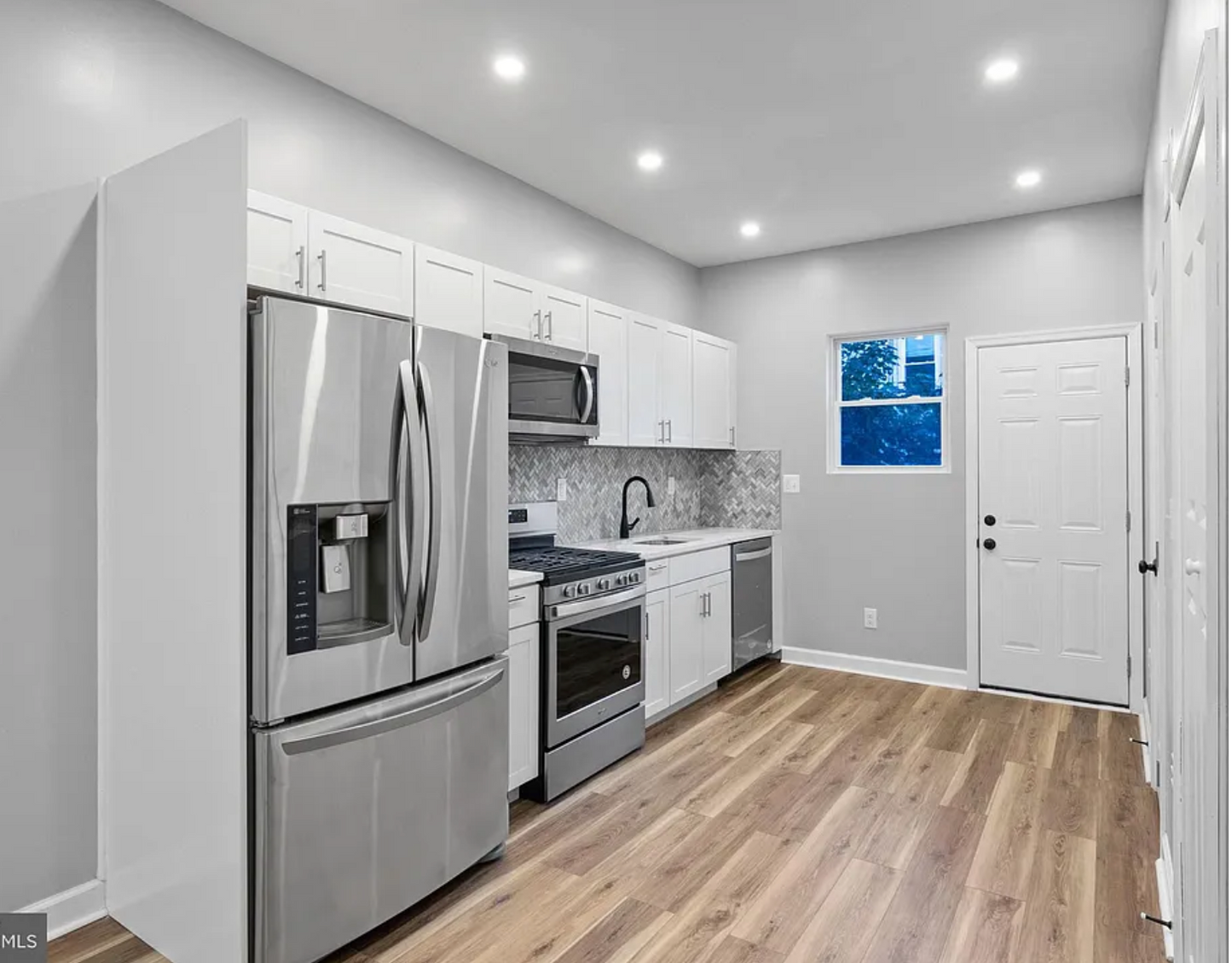 Rowhome- 1 Entry